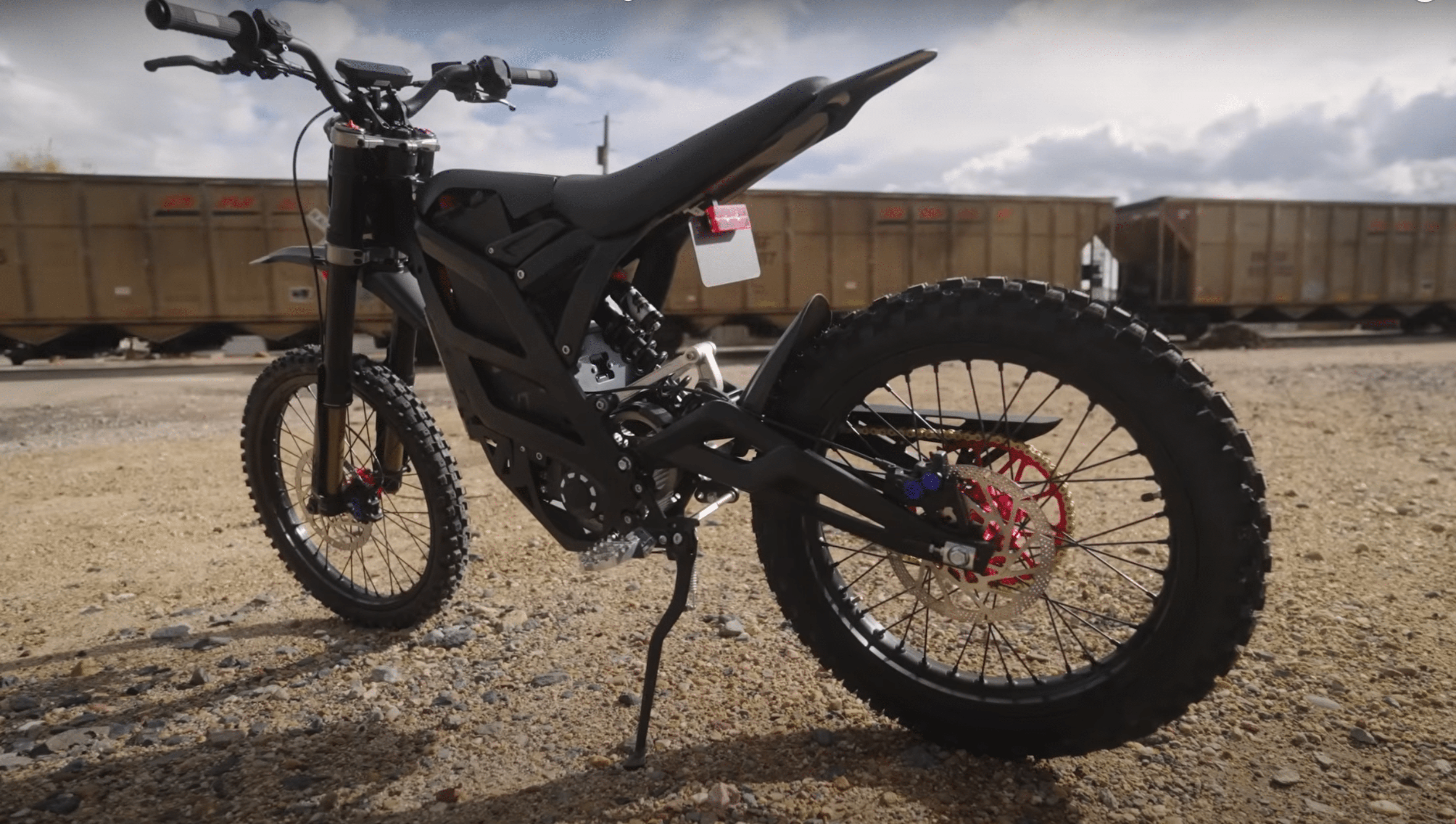 Electric Enduro Bike vs Electric Motocross Bike: Which One Fits Your Riding? - Ventus Bikes USA